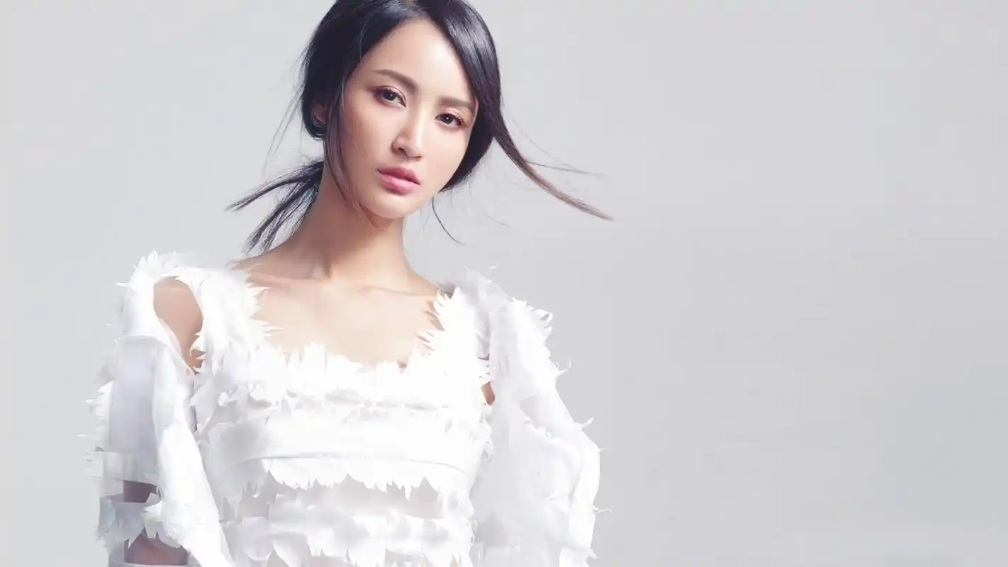 好看的美女明星张歆艺个人写真高清图片桌面壁纸