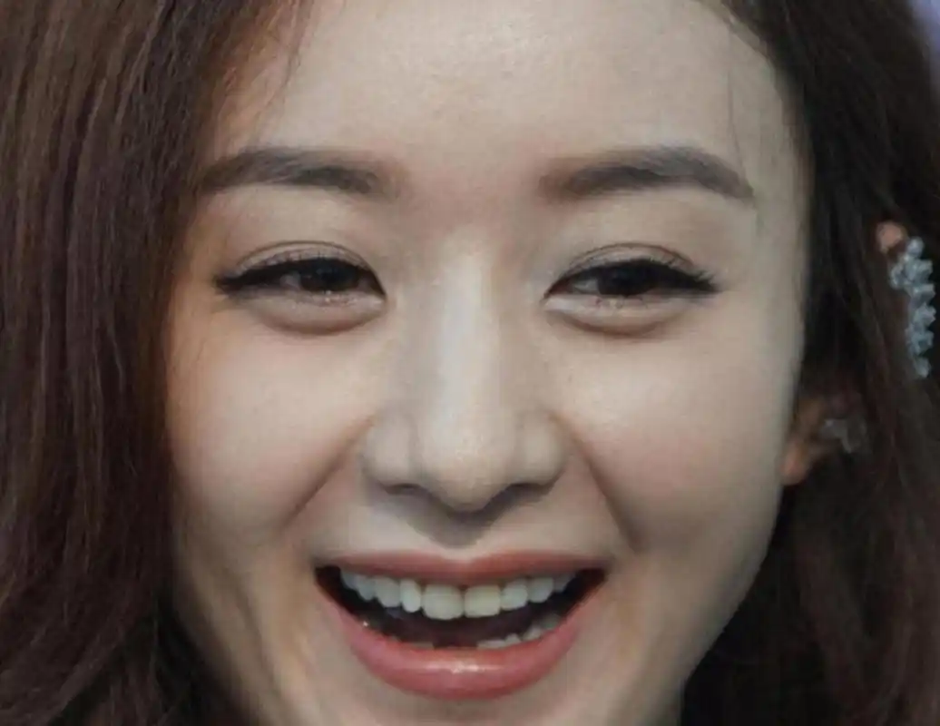 赵丽颖圆脸女神,大笑依然美!