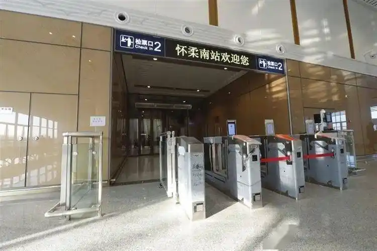 360°探秘京沈高铁怀柔南站 开通后从北京到沈阳2.5小时!_运行