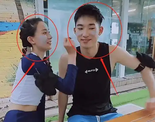 张豆豆穿泳装冲浪,看清无美颜镜头下的腿,不愧是艺术体操女神!