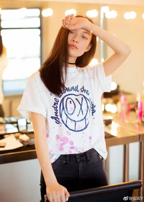 明星倪妮同款2021春夏新款宽松套头白色印花搞怪笑脸短袖t恤女潮