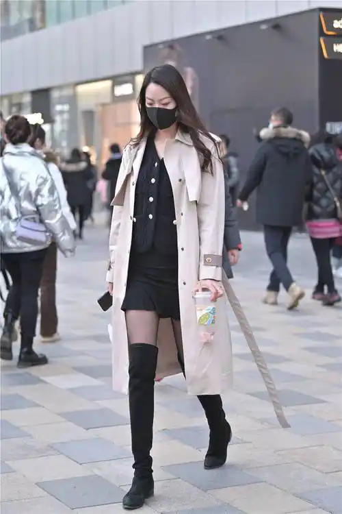 冬季过膝长靴很多人都喜欢也穿出简约时尚的风格
