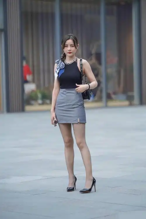 ol装短裙美女,时尚都市丽人,高跟鞋配黑色袜!