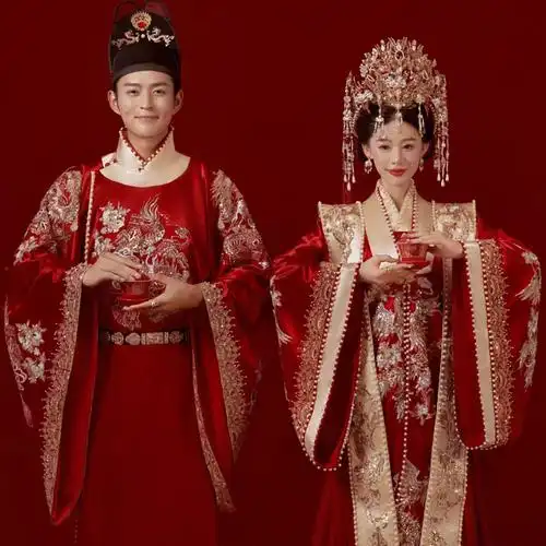 明制婚服凤冠霞帔