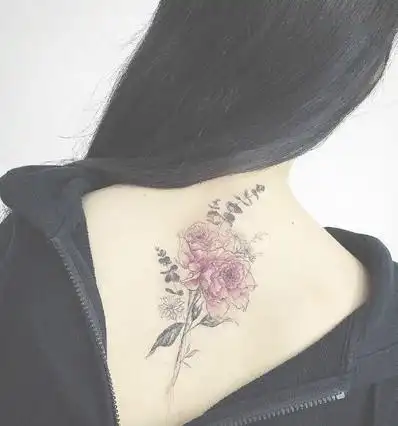 适合女生的后背小清新纹身图案3