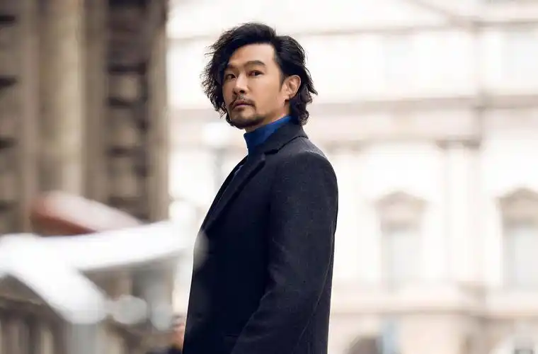 黄维德米兰写真曝光 绅士儒雅尽显熟男魅力