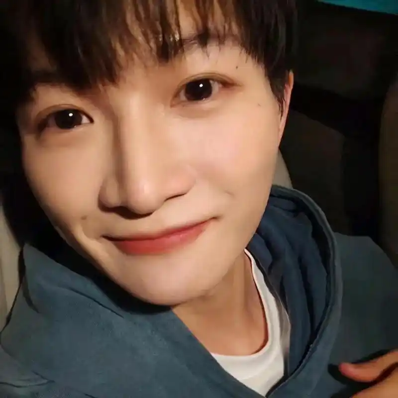 这不就是妥妥的男友视角嘛,这跟你男朋友给你发自拍有 - 抖音