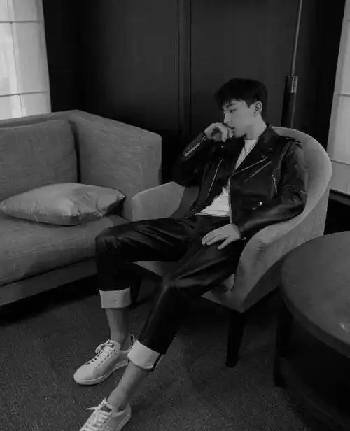 原创184cm邓伦和180cm王一博双双挑战皮衣造型韩系长腿美男大pk