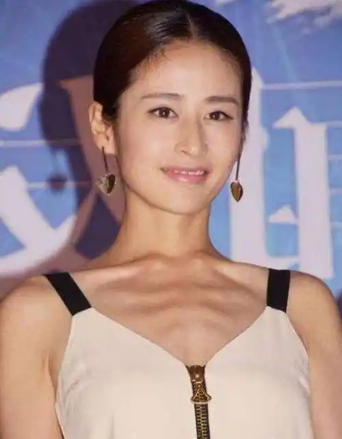 注重形象的明星们疯狂减肥,对美食拒之千里之外,直到瘦成皮包骨头才肯