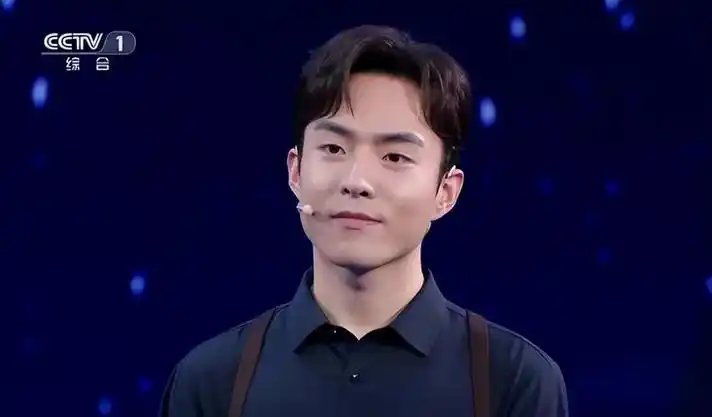 谢煜桥亮相cctv12系参加完2023主持人大赛之后的电视端首秀