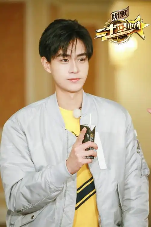 《二十四小时》胡一天新剧照 回顾几个月前脸上有肉的day总