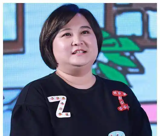 39岁贾玲胖到"没脖子",网友喊话岳云鹏:你看她像不像孙悦?