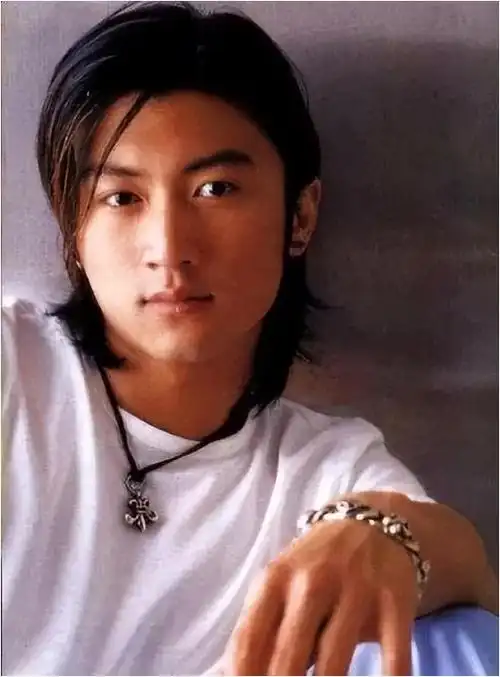 霍汶希守护谢霆锋25载手握50余星命运她的实力究竟有多强