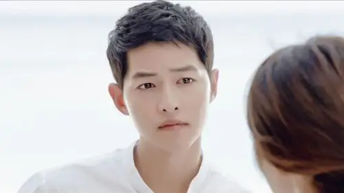 宋仲基太阳的后裔白衬衫唯美剧照壁纸