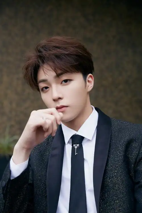 陈立农西装简约写真图片711