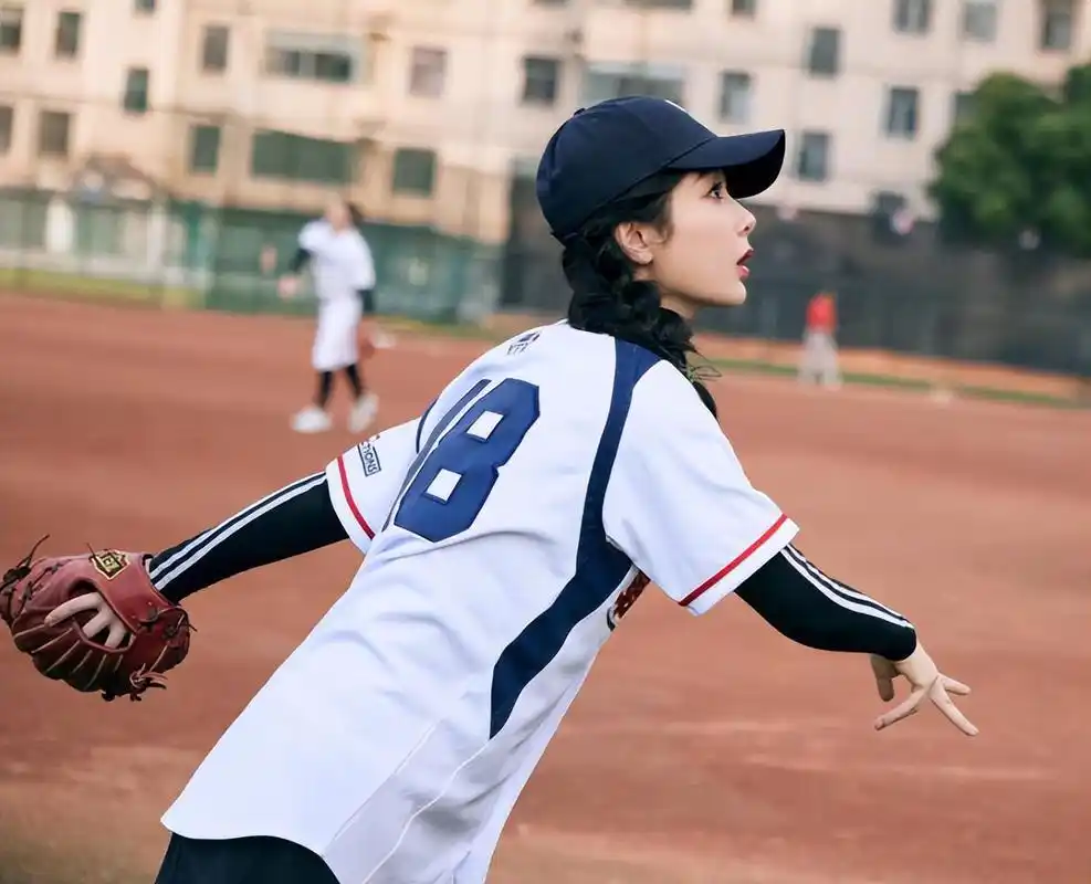 杨紫棒球服参加运动,青春活力十足,少女感满屏!