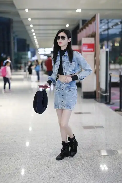 奚梦瑶这超模范没咋变,身高这么高还要穿短款外套,大长腿真晃眼|短裤