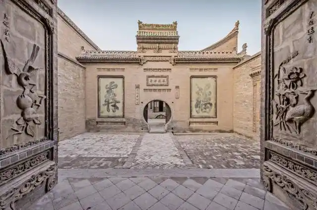 山西的百年宅院,是"晋商三蒂莲"中的一座,与乔家的院子差不多