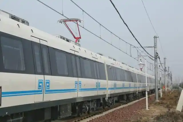 刚刚郑州地铁4号线首列地铁车下线开通时间公布