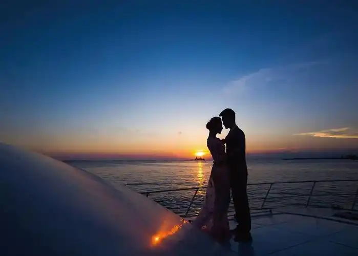 当你置身广阔蔚蓝的大海,当音乐响起,伴着清凉的海风,天地之间,只剩下