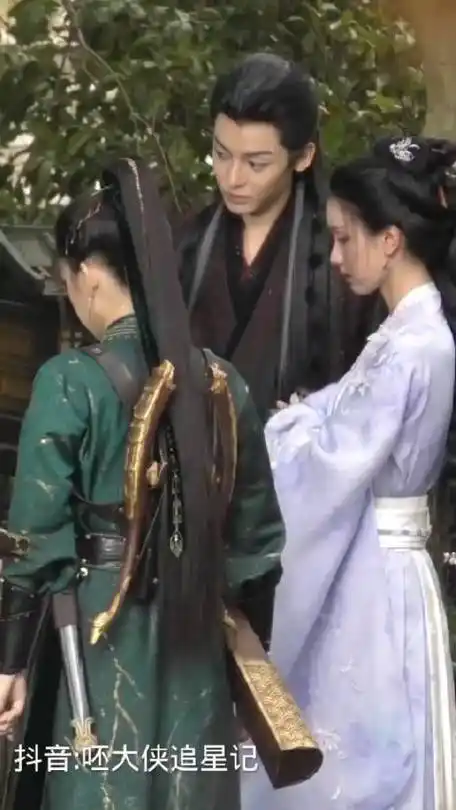 新剧《大梦归离》侯明昊陈都灵程潇路透#大梦归离#娱乐圈浩哥的微博