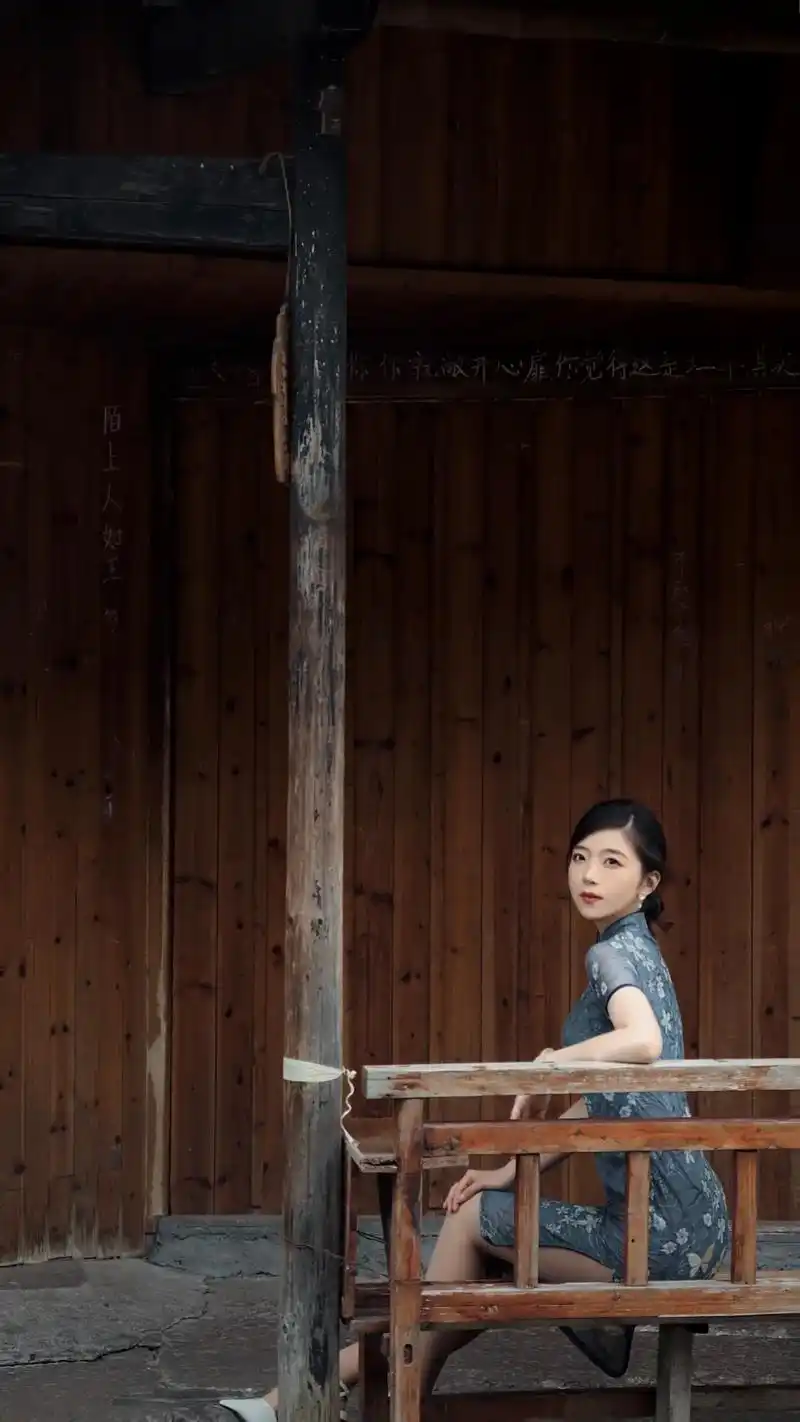 旗袍 #江南烟雨 #国风古韵 #江南 #写真@抖音小助手  - 抖音