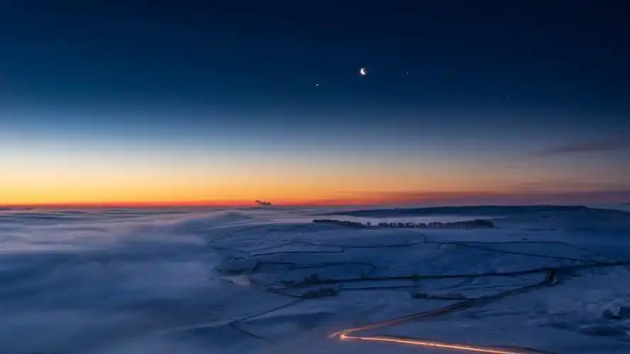 微软win10夜空风景2k高清壁纸图片