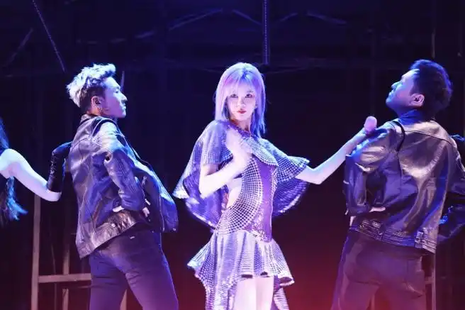 太羡慕今天@郁可唯北京演唱会现场的观众了,王霏霏,孟佳,李斯丹妮,沈