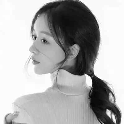 黑白头像女气质干净高清图片