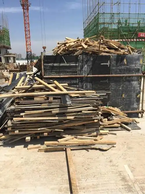 本人长期大量回收工地旧木板旧木方.