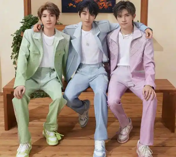 8月7日,轰动整个内娱的tfboys十周年演唱会顺利落幕,王俊凯,易烊千玺