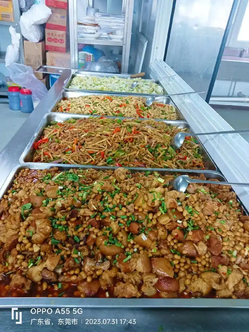 分享工地食堂大锅菜喜欢评论区言.#上热门 @上热门话题🔥� - 抖