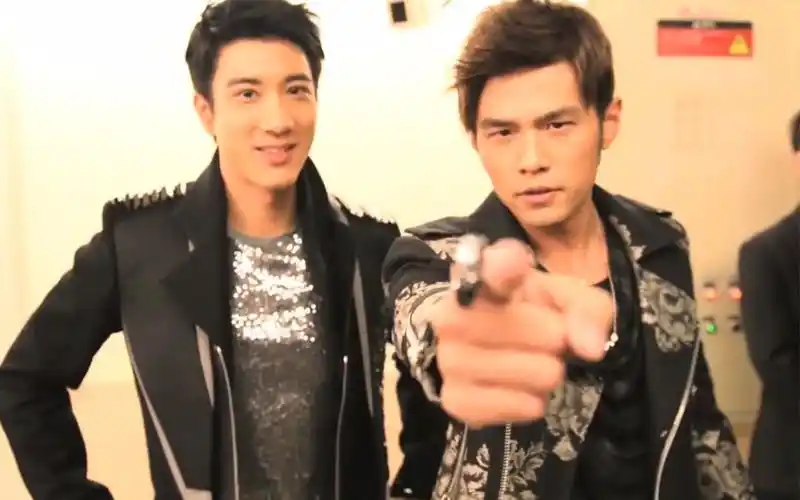 罕见的周杰伦vs王力宏,颜值之间的激烈碰撞