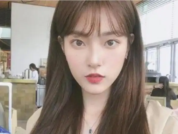 现在流行薄式空气刘海发型图片 五款空气刘海让你秒变美女