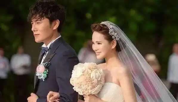 演员秦昊老婆是自己的女神拍戏只拍好的