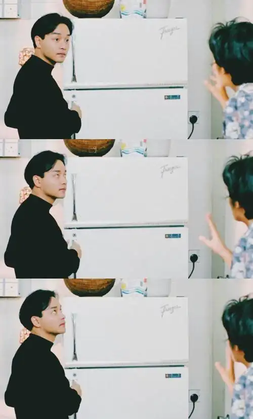 有没有高清无水印的张国荣三格壁纸啊