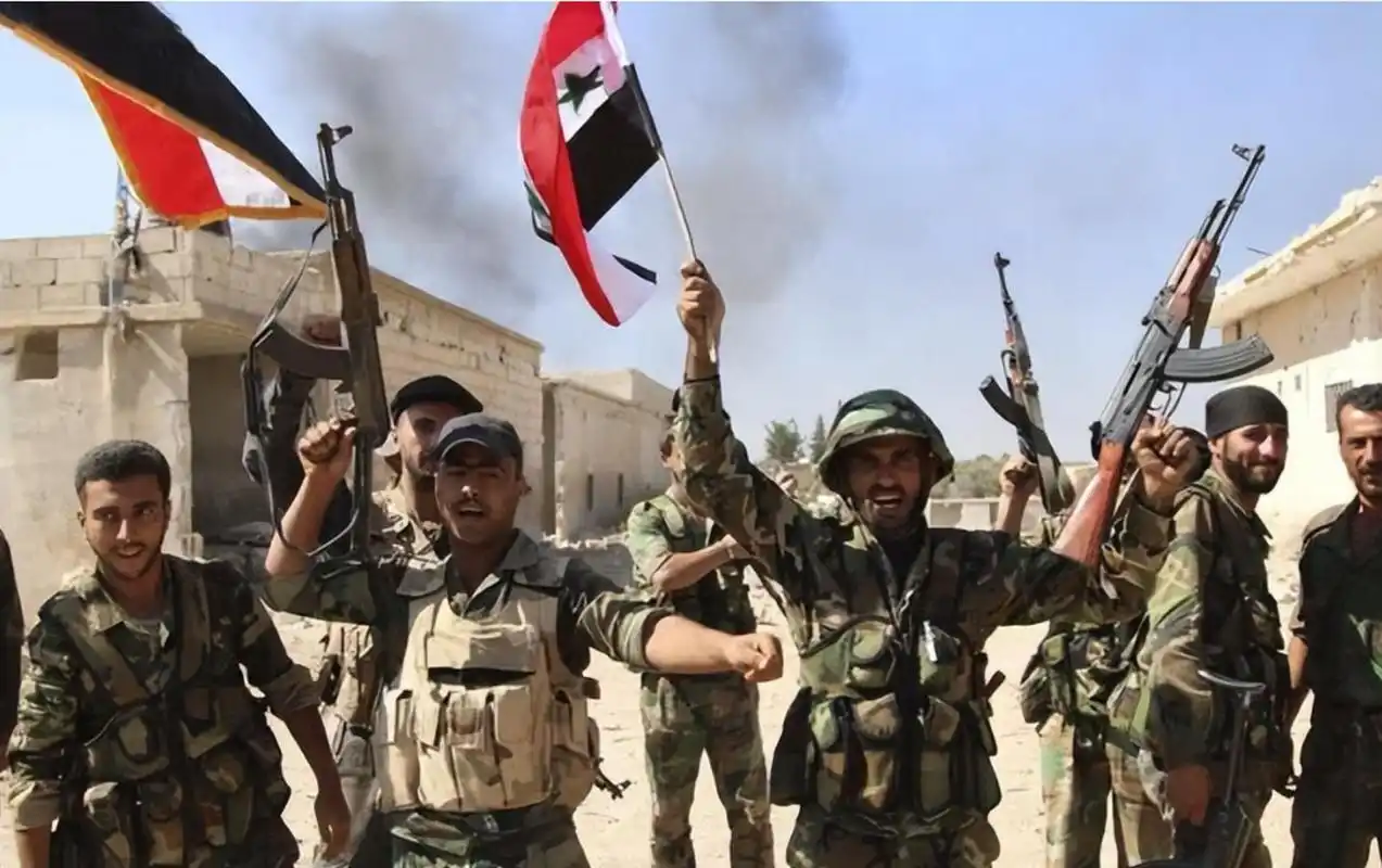 叙利亚民兵主组织分兵多路横渡幼发拉底河,收复了油田,控制了叛军的