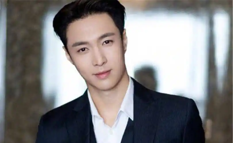 出道之后没有绯闻,总是被嘲讽过于努力,张艺兴为何这么拼?