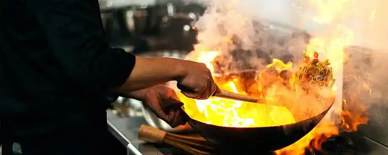 什么材料的炒锅炒菜好吃