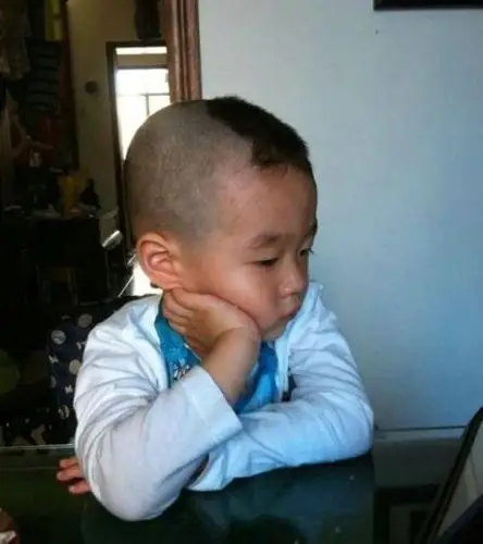 3月10日,杨威在网上晒出杨阳洋小时候的萌照.