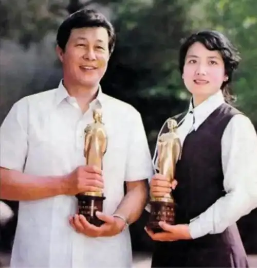 当年,正"当红"的王心刚和杨昭彩谈恋爱的时候,就被公认为是郎才女貌