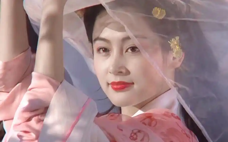 然而这还不是她的颜值巅峰,陈红最美的时候就是在演连城的时候.