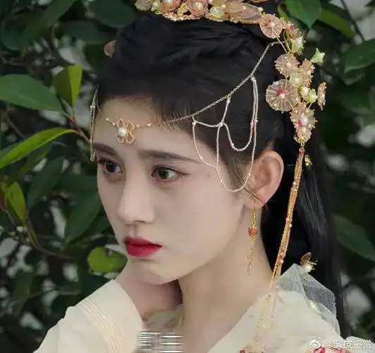 鞠婧祎头饰合集#鞠婧祎古装剧妆造真的好美,各种头饰好适合鞠婧祎,我