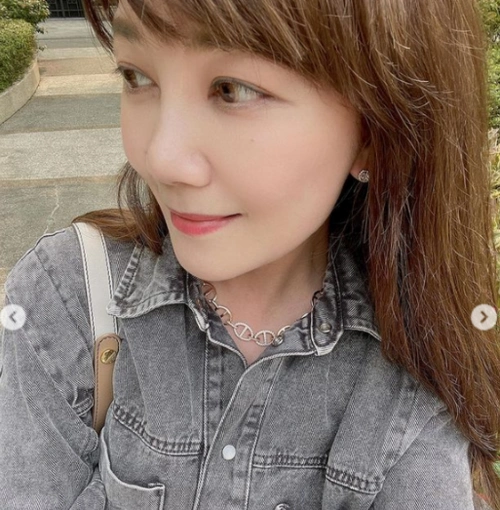 梁静茹晒一组自拍照,好迷人.