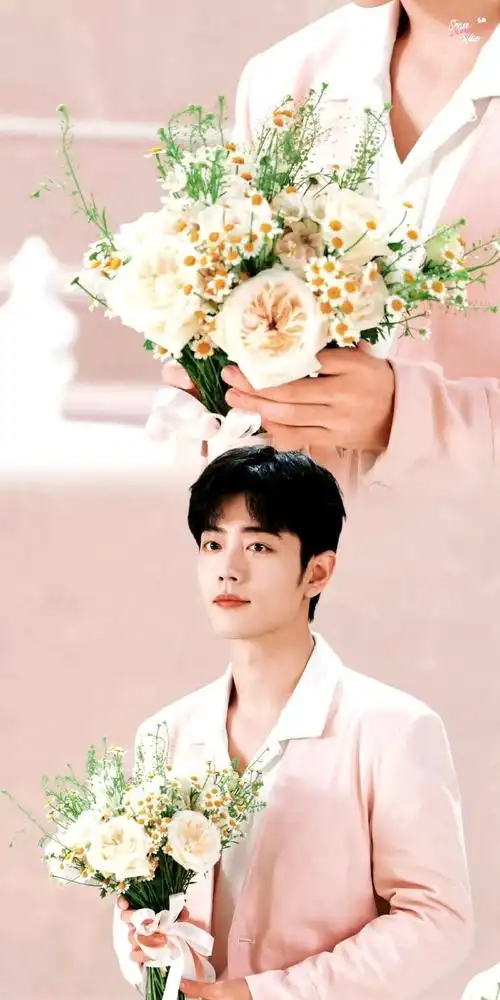 肖战超话#肖战清爽夏日大片#|#肖战#手捧着鲜花,哥哥来娶我啦@x玖少年