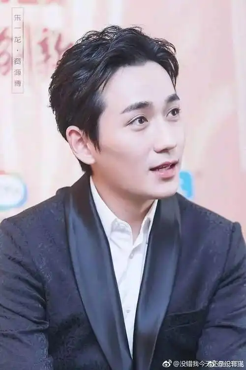 冯绍峰结婚照有感,男星们的发际线也在后退诶