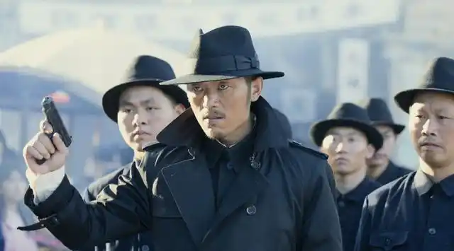 《绝密使命》接近尾声:护送洋大叔险象环生,赖寿章遭软禁_腾讯新闻