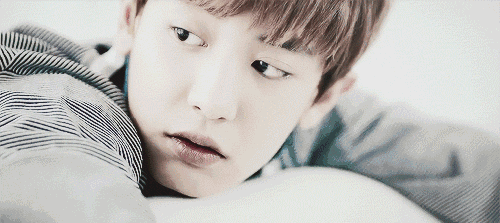 帅哥gif黄发gif趴着gif歪嘴gif