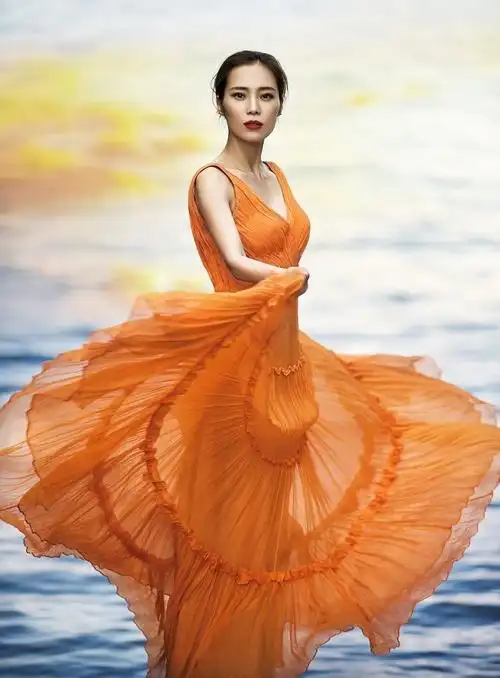 州茂县,现居于四川省是羌族人,中国内地女歌手云朵的代表作爱是你我