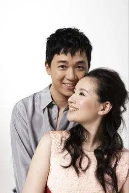 董洁的前任老公是跨界歌王里的潘粤明.